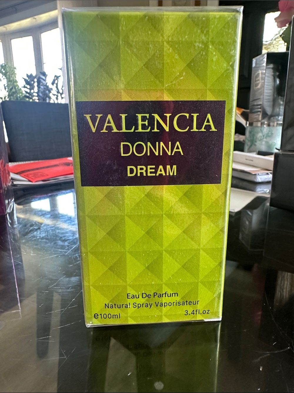 Valencia Donna Dream Eau de Parfum - Lime Green Box